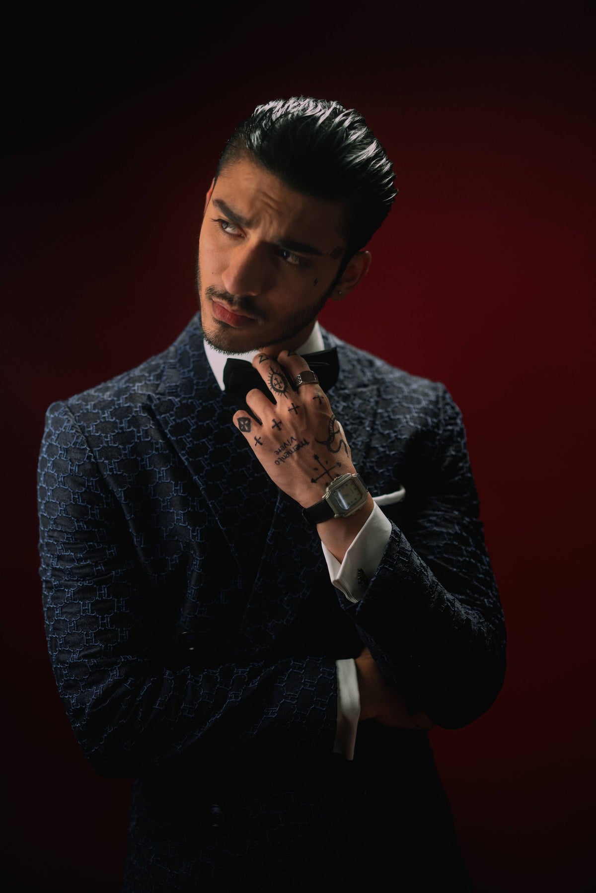 Midnight Mosaic – Textured Navy Blue Tuxedo