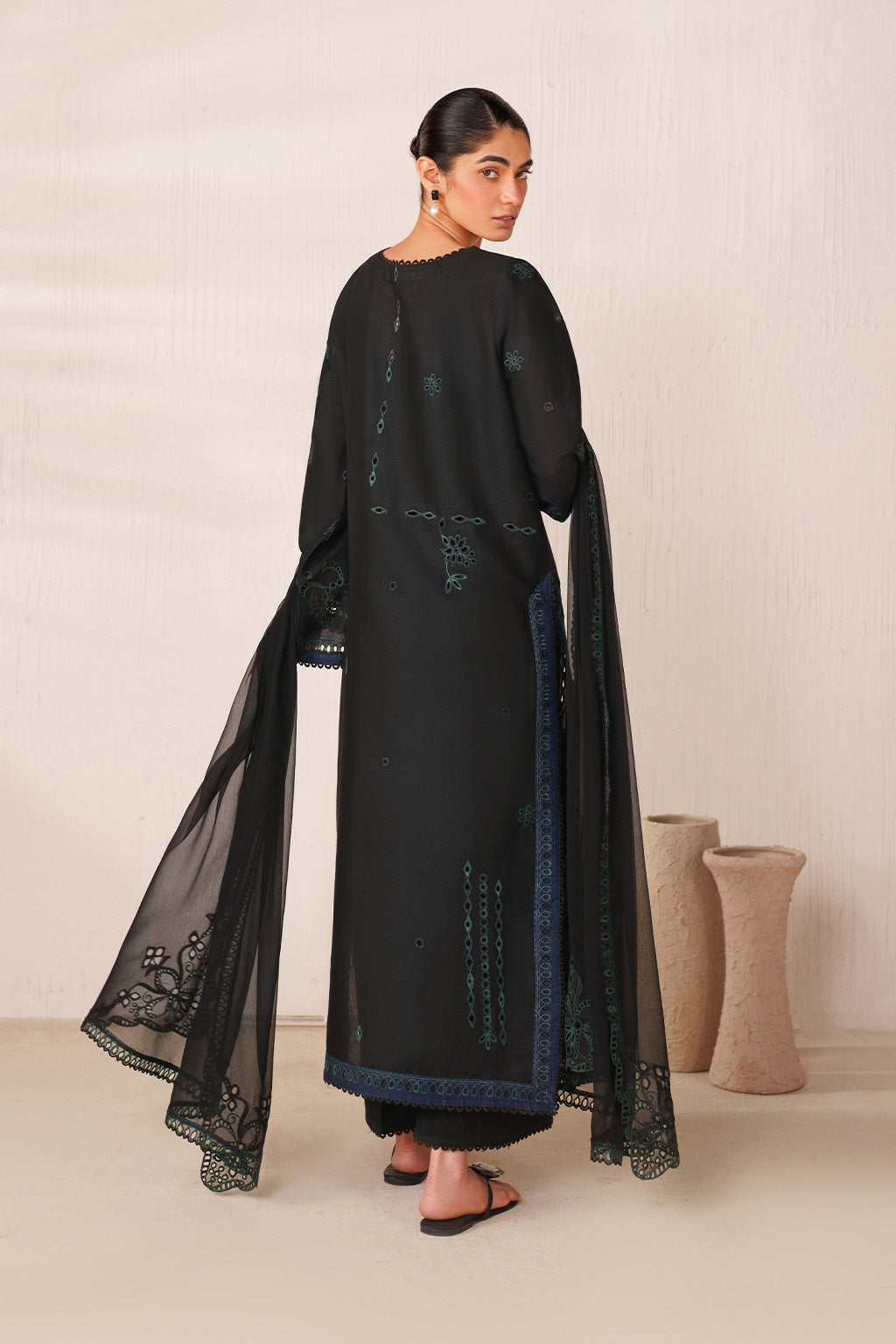 UE-628 Embroidered Lawn