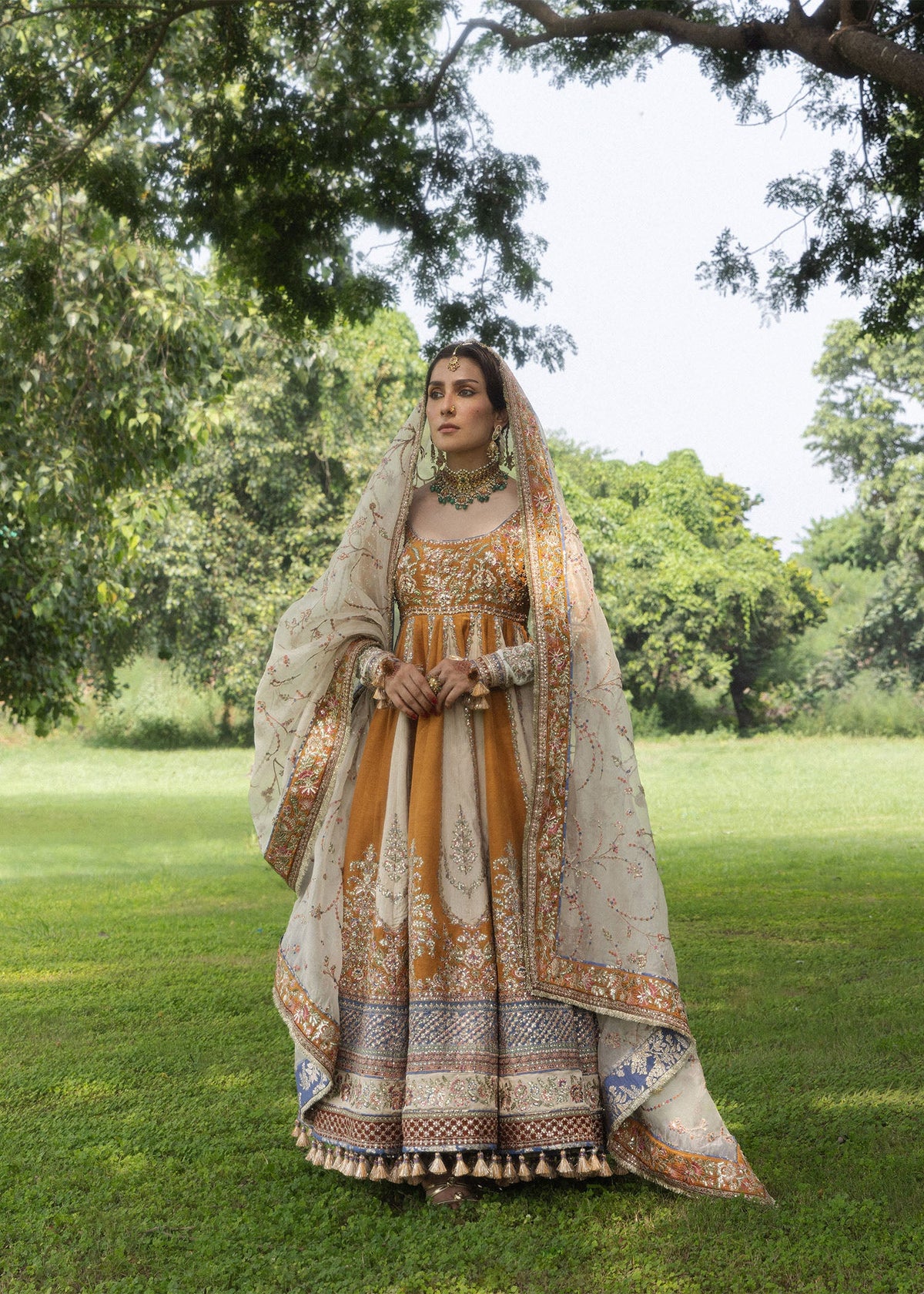 Hussain Rehar Mehru embroidery detail