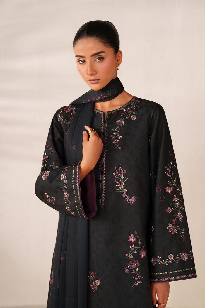 UE-595 Embroidered Lawn