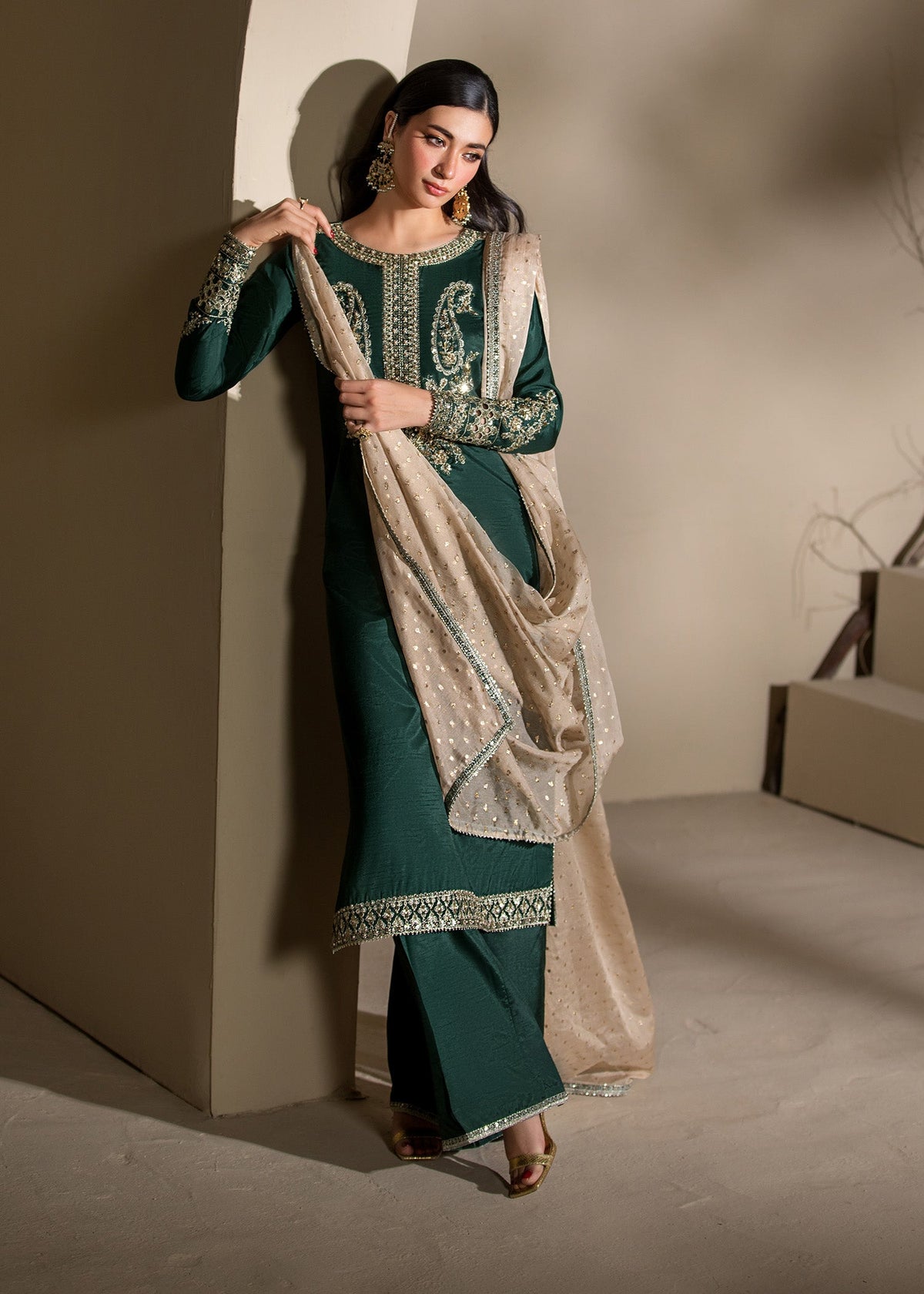 2621B Embroidered 3 Piece