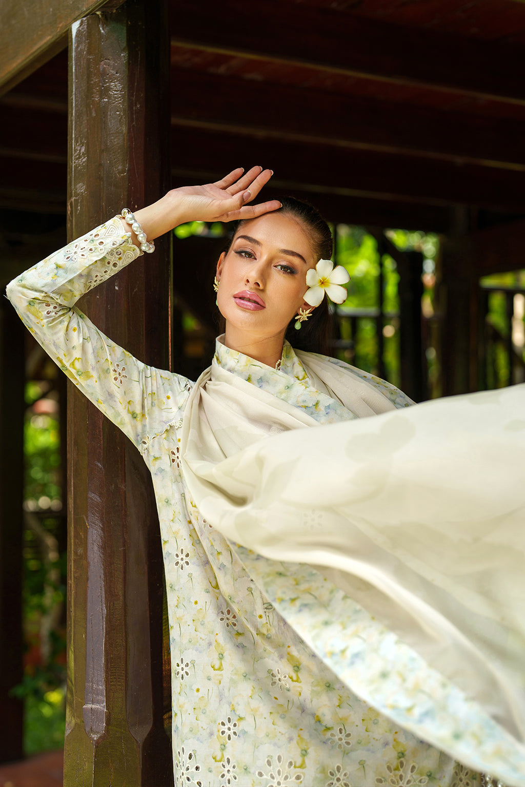 UE-501 Embroidered Lawn