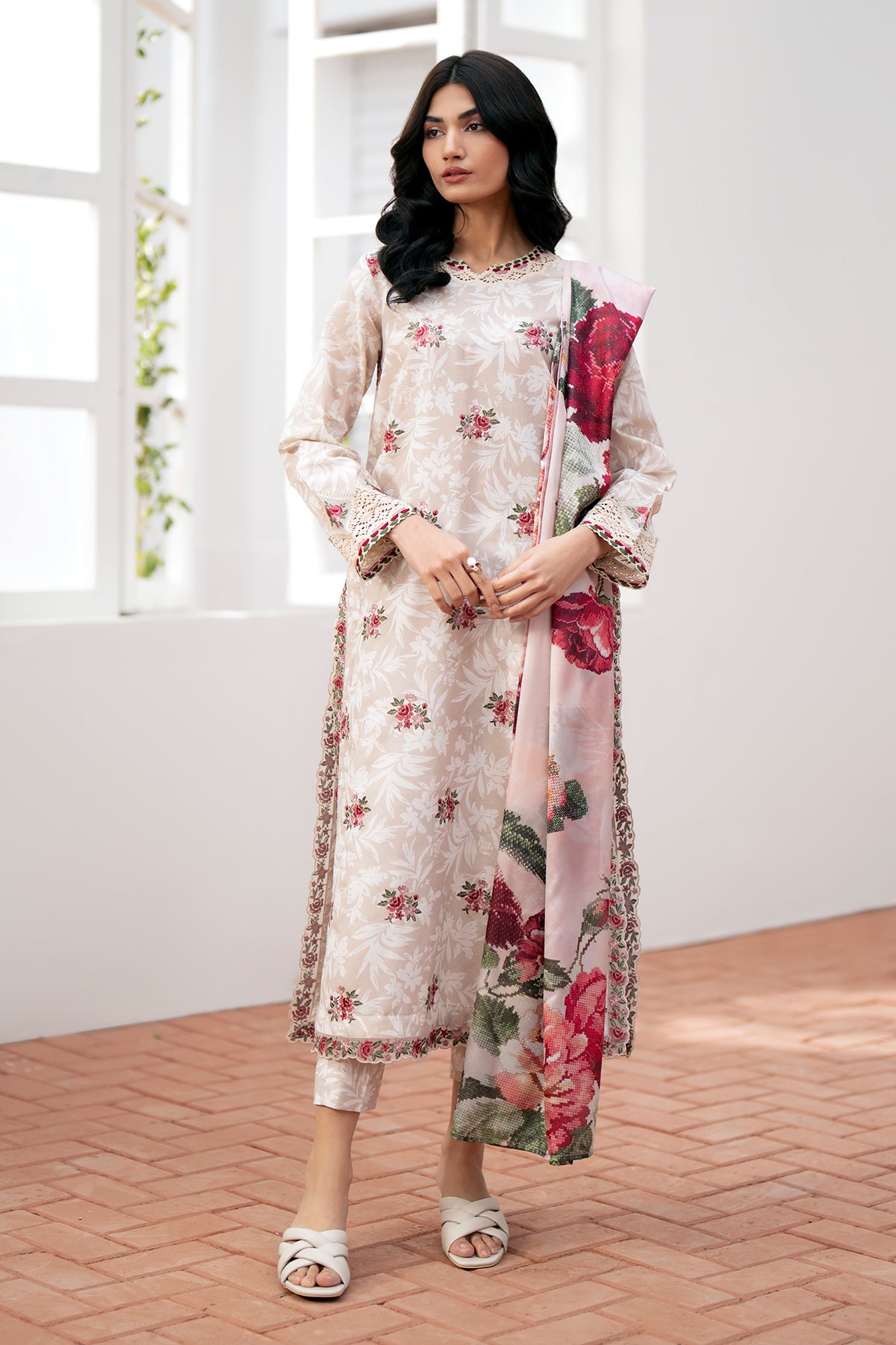 Embroidered Lawn UF-535 - Baroque