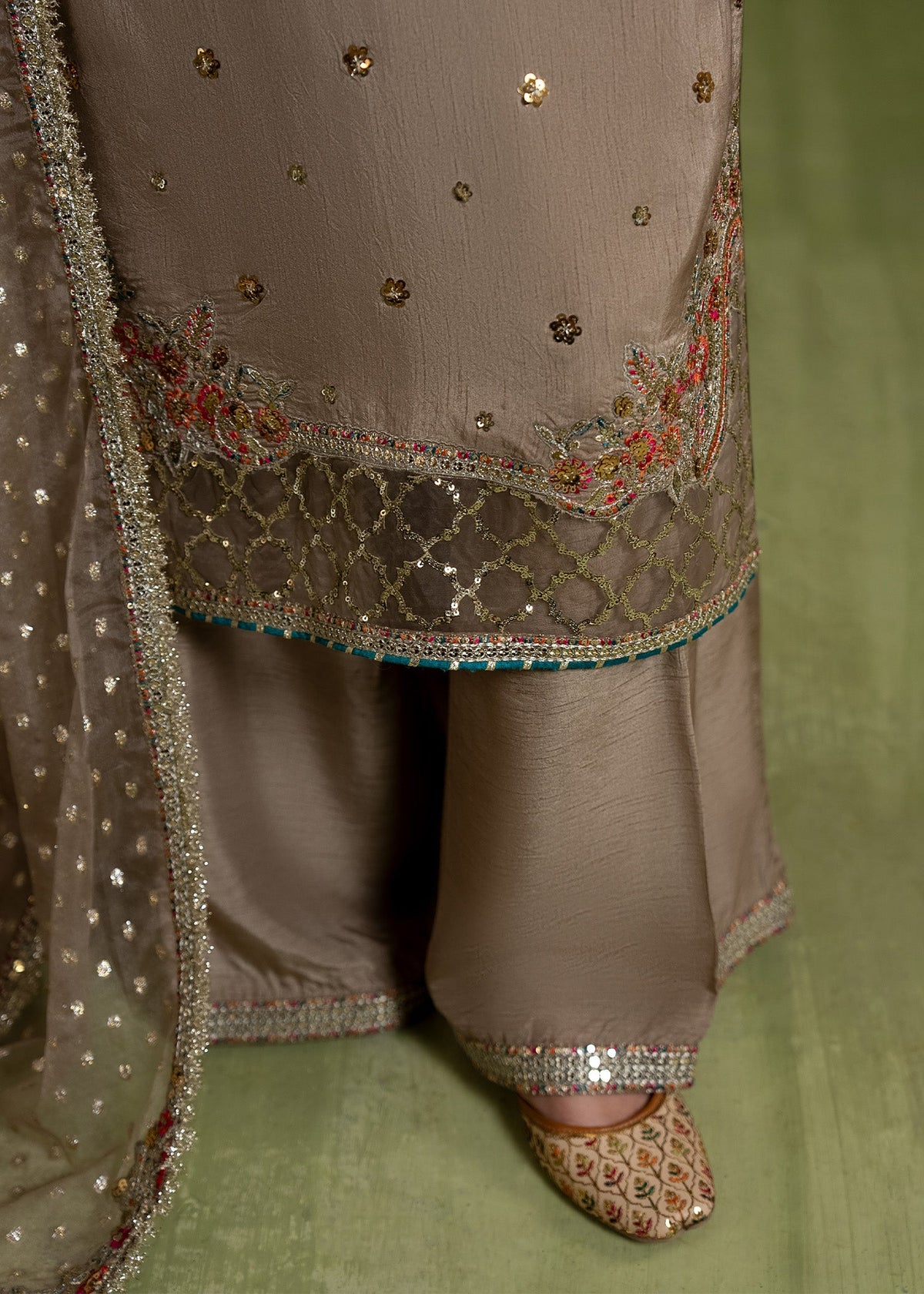 2610B Embroidered 3 Piece