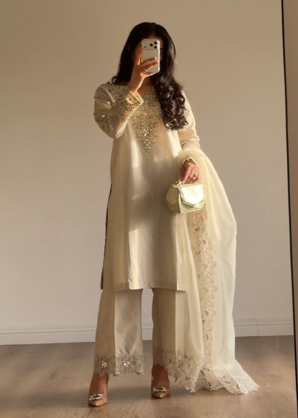 2582A Embroidered 3 Piece