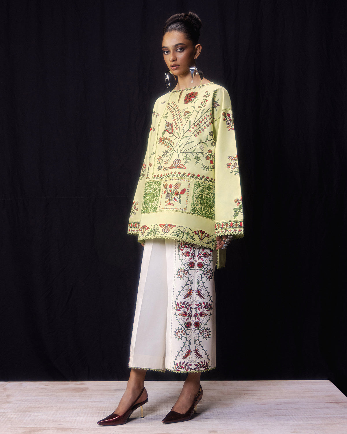 Juhi - Jugnu Lahore