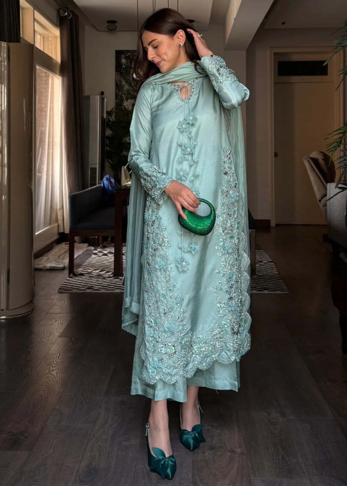 2586A Embroidered 3 Piece